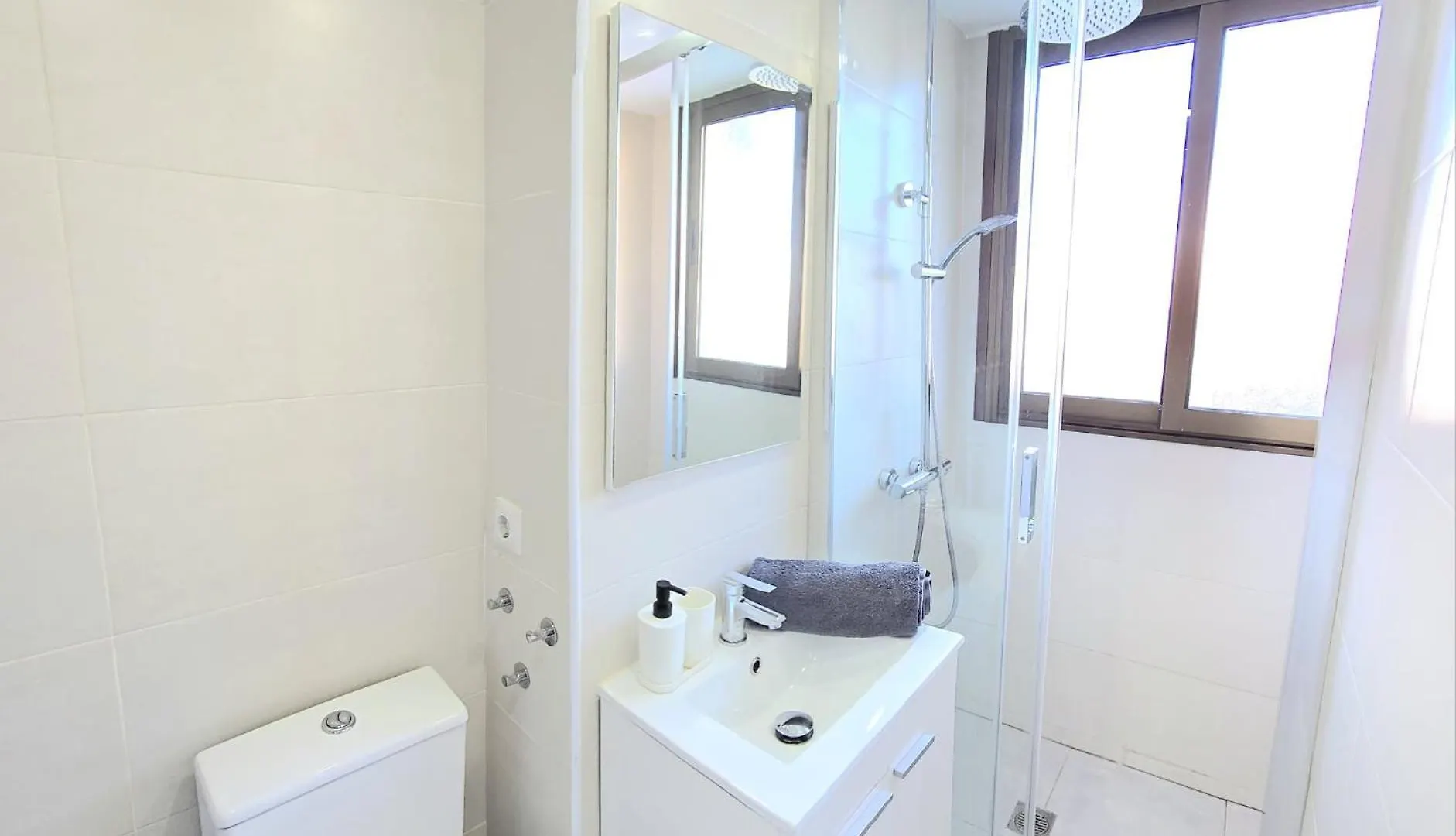Nogalera Rainbow 2-Bedroom Apartment, Pool And Parking By Namaste Elite Torremolinos İspanya